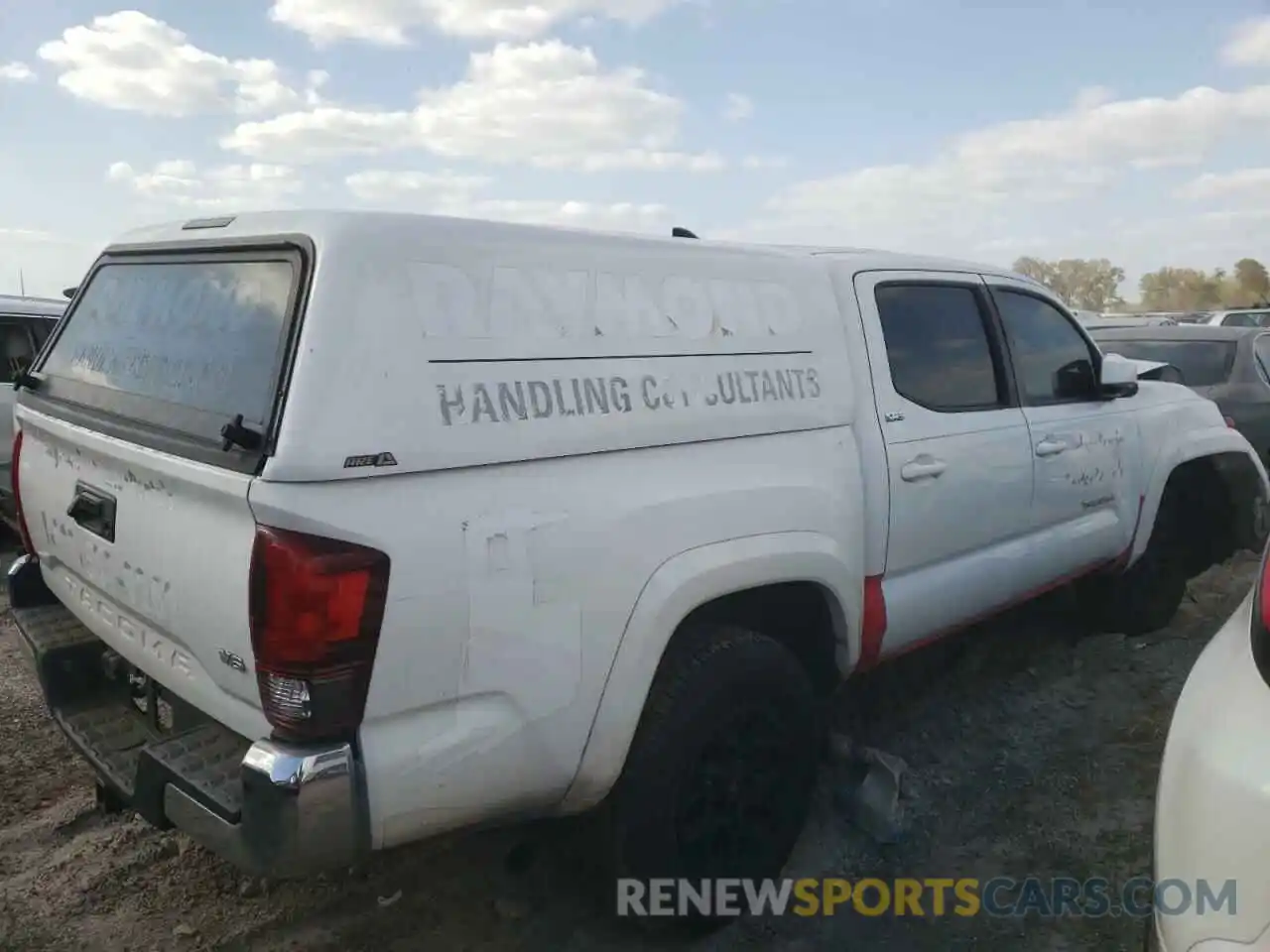 4 Photograph of a damaged car 3TMAZ5CNXKM093172 TOYOTA TACOMA 2019