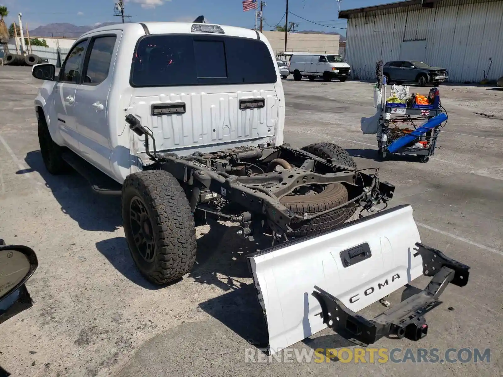 3 Photograph of a damaged car 3TMAZ5CNXKM094497 TOYOTA TACOMA 2019