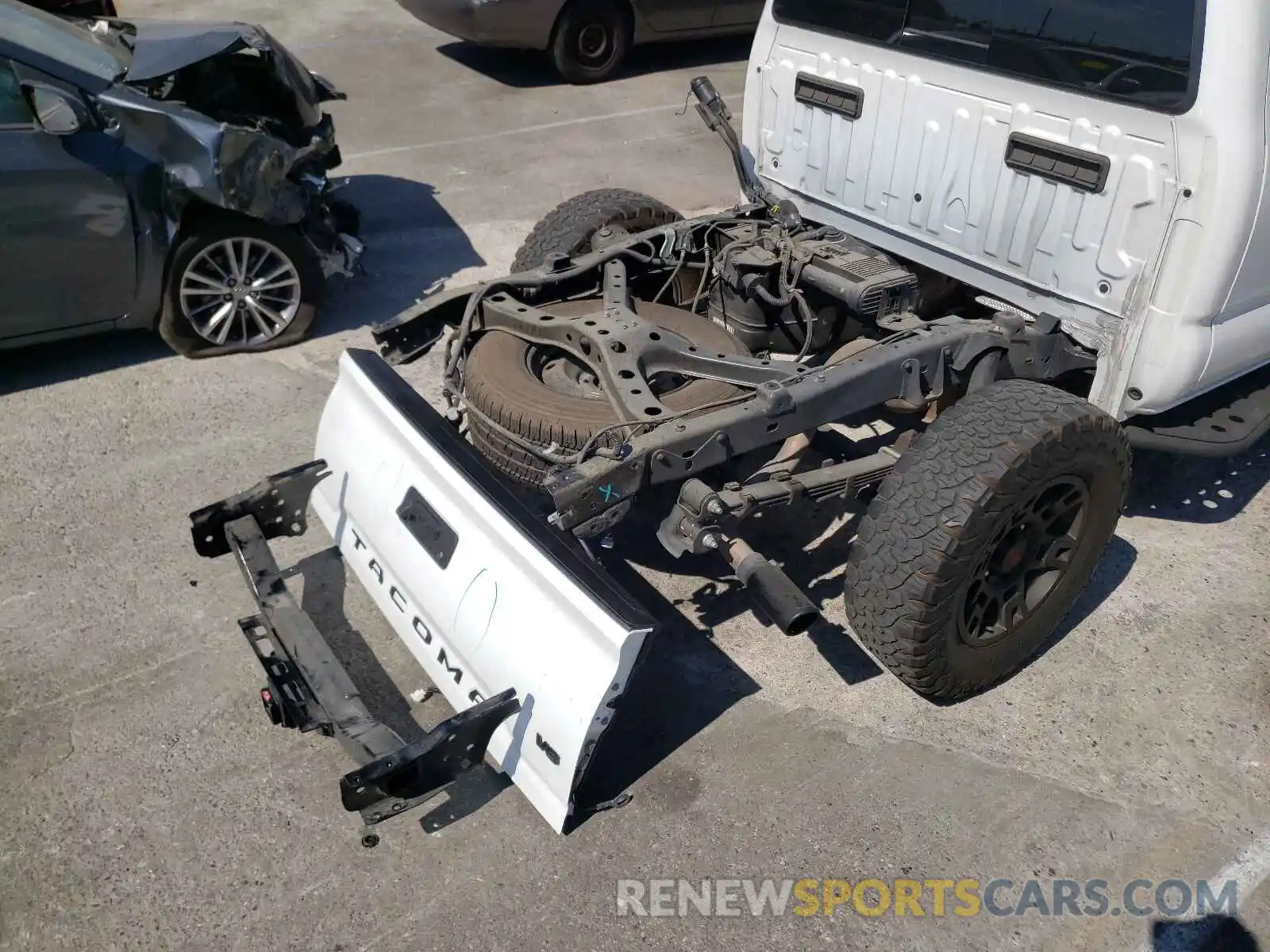 9 Photograph of a damaged car 3TMAZ5CNXKM094497 TOYOTA TACOMA 2019