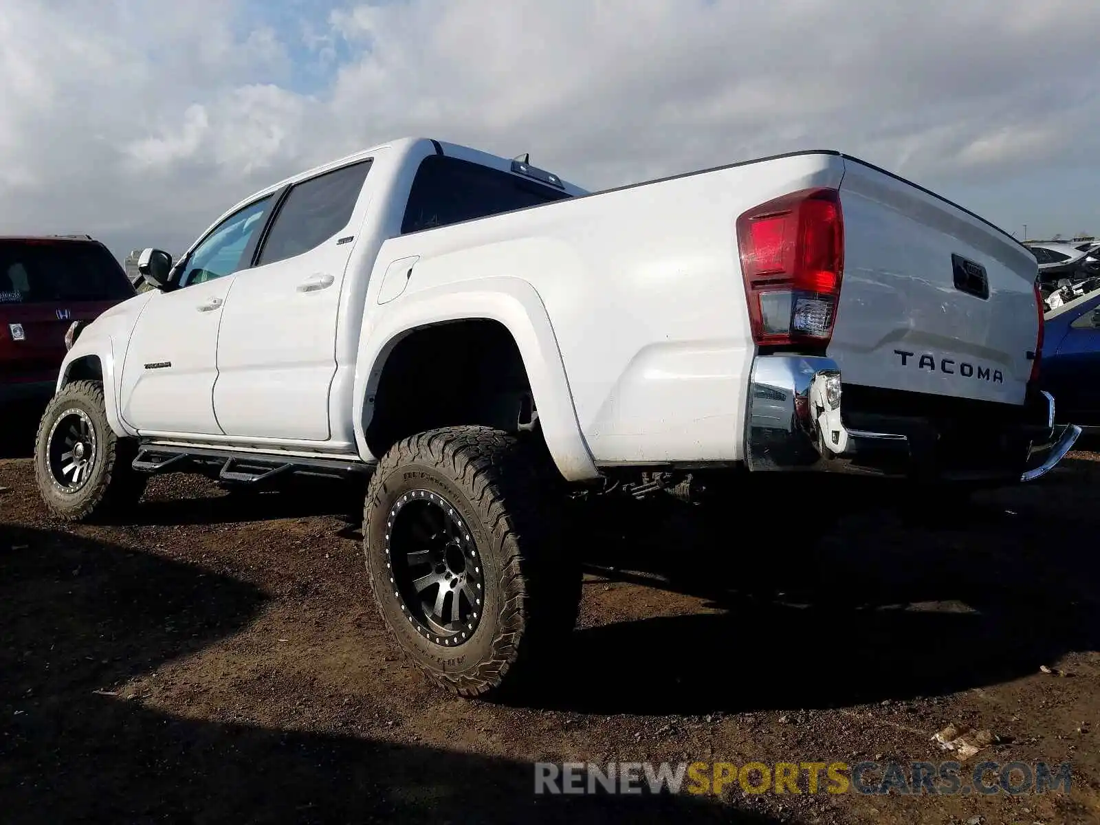 3 Photograph of a damaged car 3TMAZ5CNXKM096671 TOYOTA TACOMA 2019