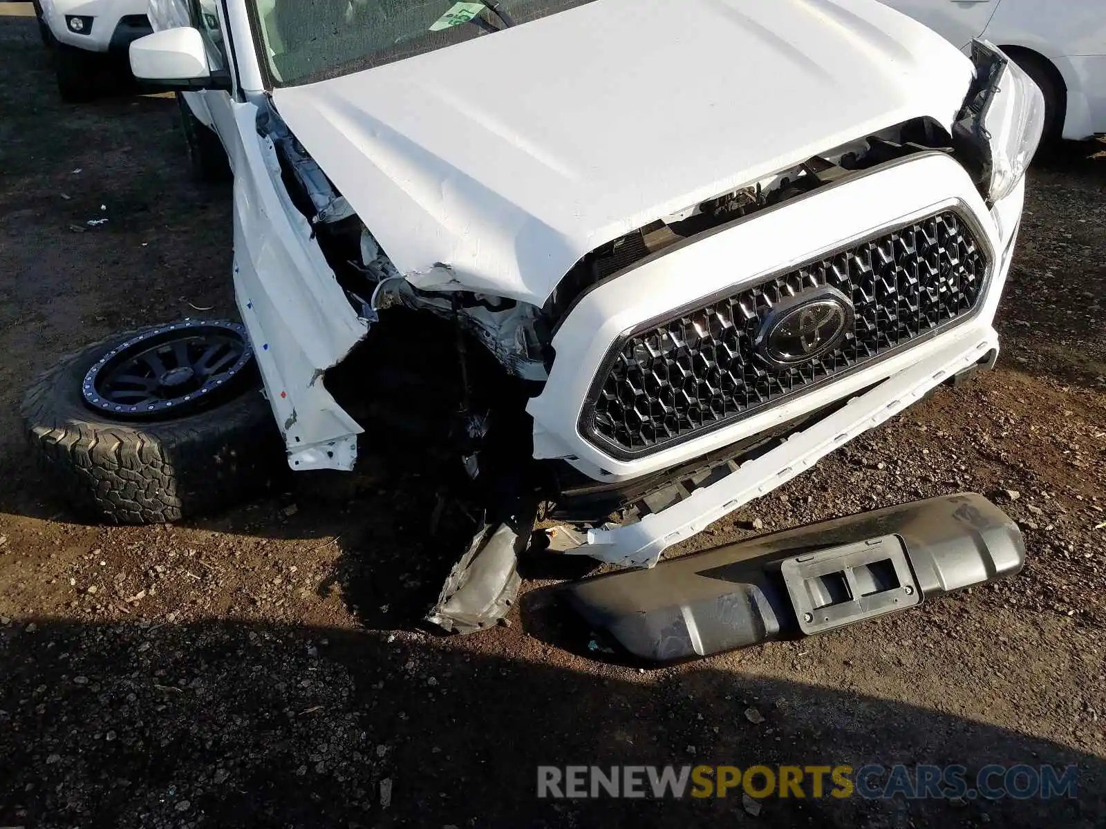 9 Photograph of a damaged car 3TMAZ5CNXKM096671 TOYOTA TACOMA 2019