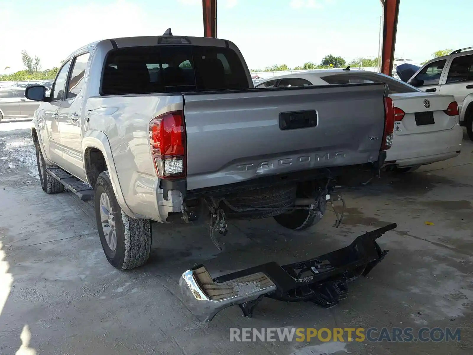 3 Photograph of a damaged car 3TMAZ5CNXKM102727 TOYOTA TACOMA 2019