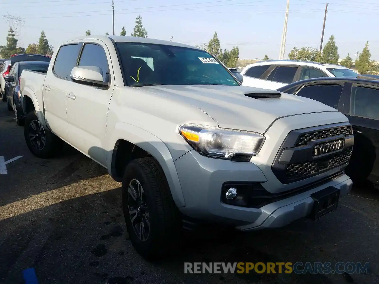 1 Photograph of a damaged car 3TMAZ5CNXKM102775 TOYOTA TACOMA 2019