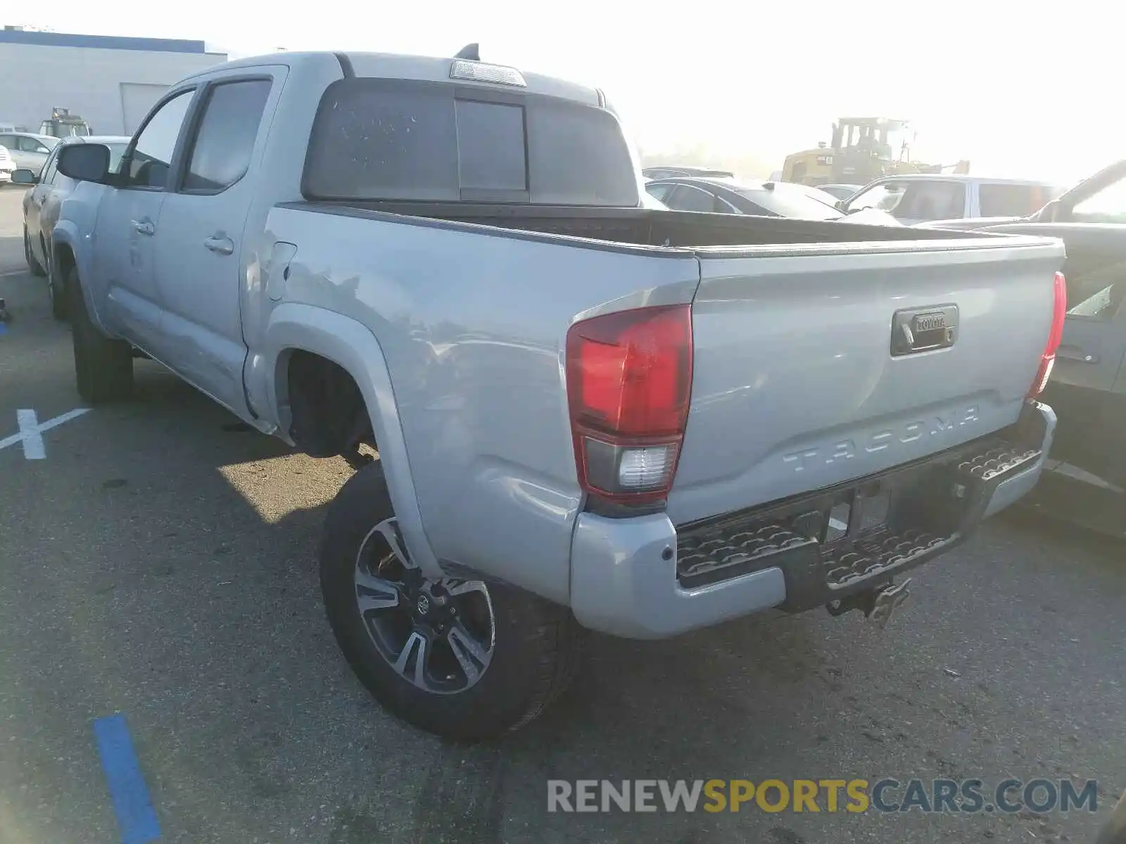 3 Photograph of a damaged car 3TMAZ5CNXKM102775 TOYOTA TACOMA 2019