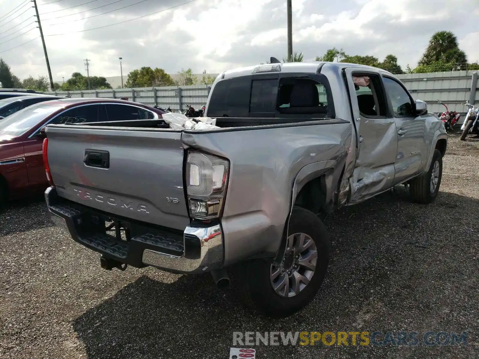 4 Photograph of a damaged car 3TMAZ5CNXKM103618 TOYOTA TACOMA 2019