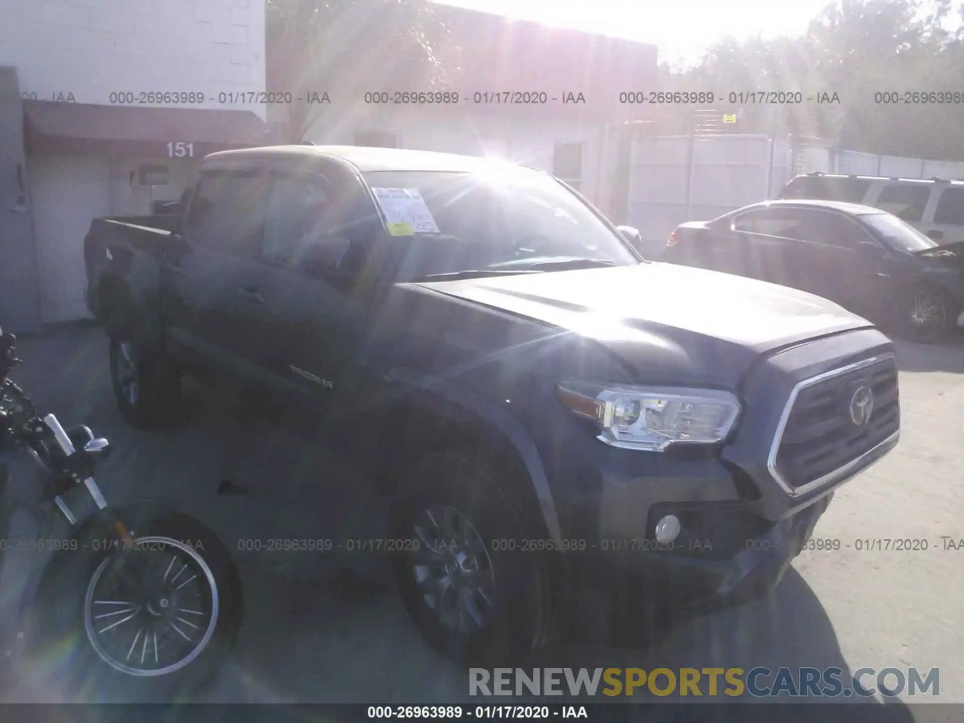 1 Photograph of a damaged car 3TMAZ5CNXKM104185 TOYOTA TACOMA 2019