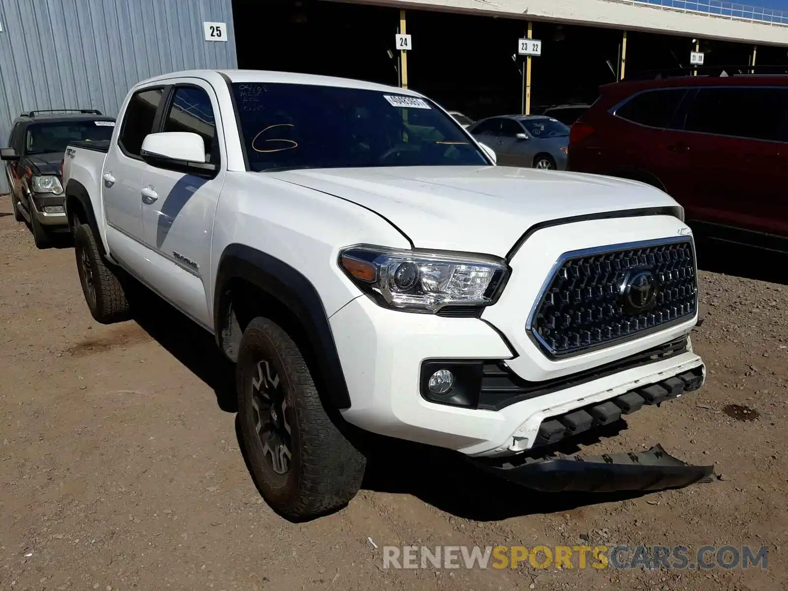 1 Photograph of a damaged car 3TMAZ5CNXKM105823 TOYOTA TACOMA 2019