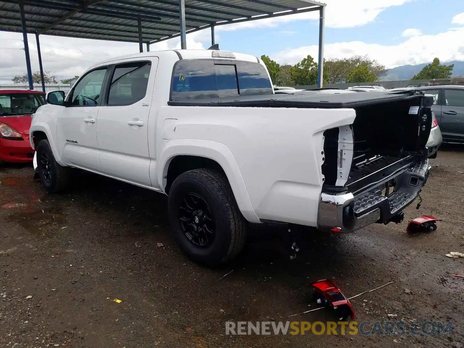 3 Photograph of a damaged car 3TMAZ5CNXKM107815 TOYOTA TACOMA 2019