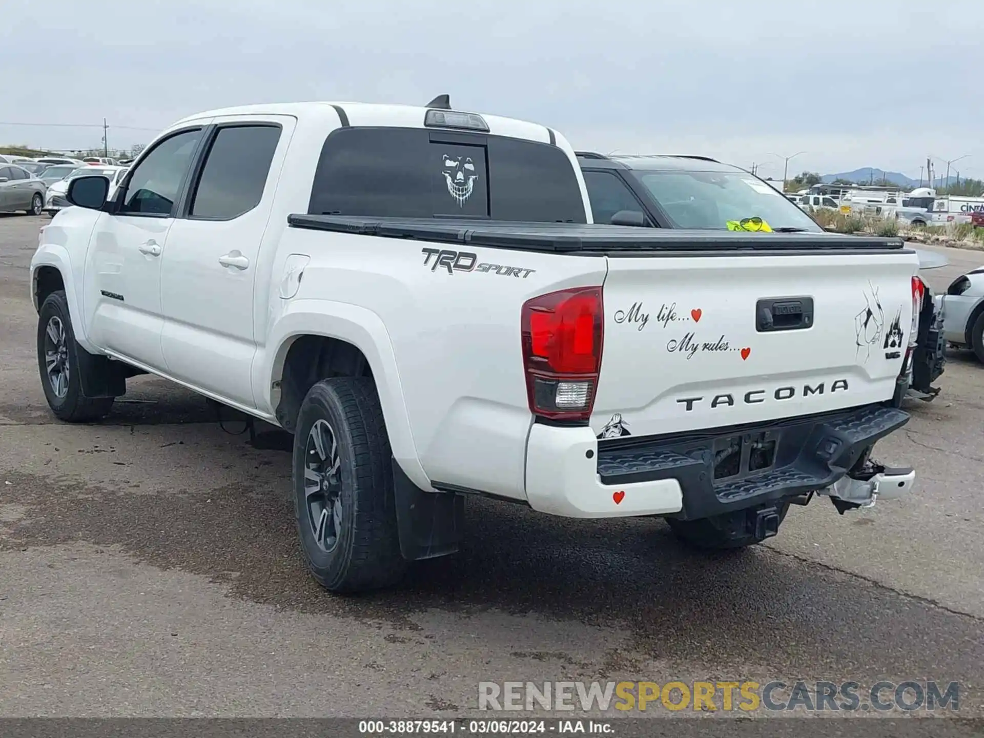 3 Photograph of a damaged car 3TMAZ5CNXKM107992 TOYOTA TACOMA 2019