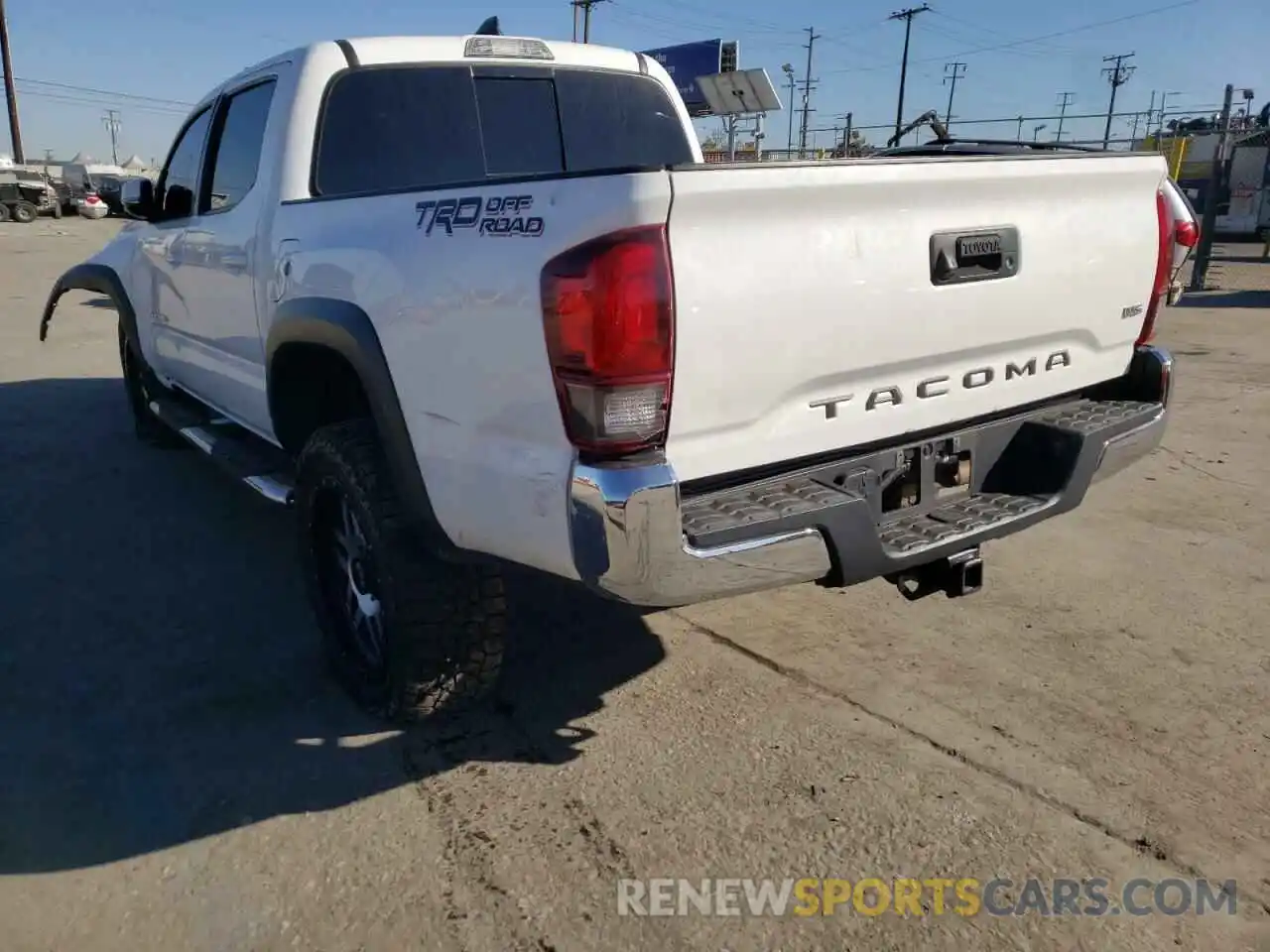 3 Photograph of a damaged car 3TMAZ5CNXKM109340 TOYOTA TACOMA 2019