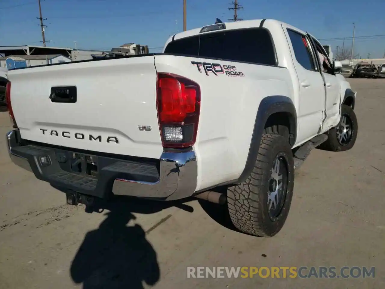 4 Photograph of a damaged car 3TMAZ5CNXKM109340 TOYOTA TACOMA 2019