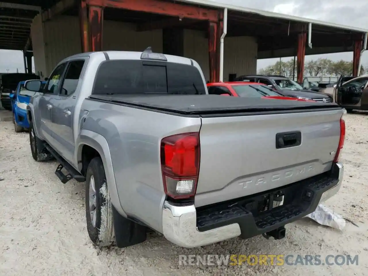 3 Photograph of a damaged car 3TMAZ5CNXKM110472 TOYOTA TACOMA 2019