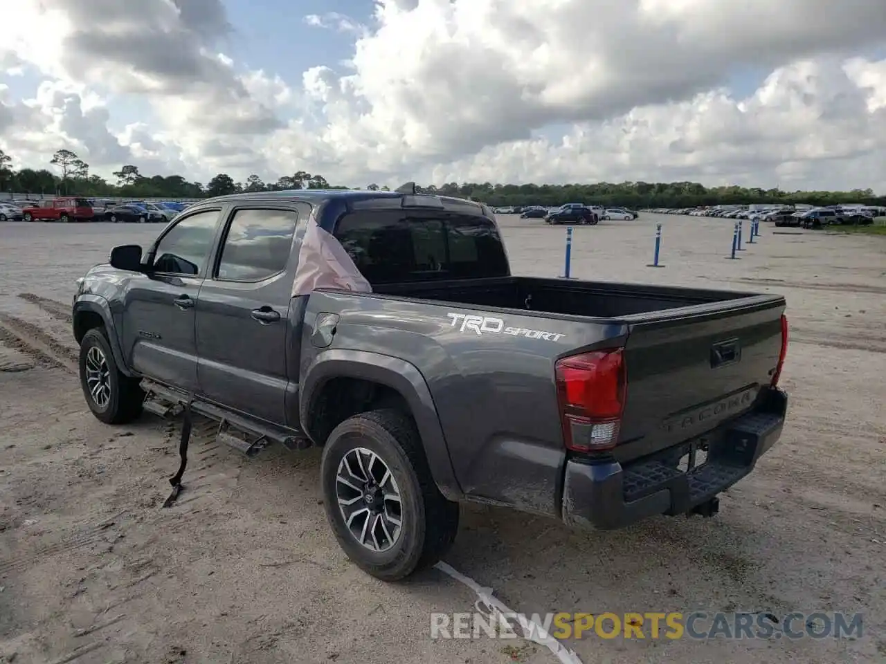 3 Photograph of a damaged car 3TMAZ5CNXKM110813 TOYOTA TACOMA 2019