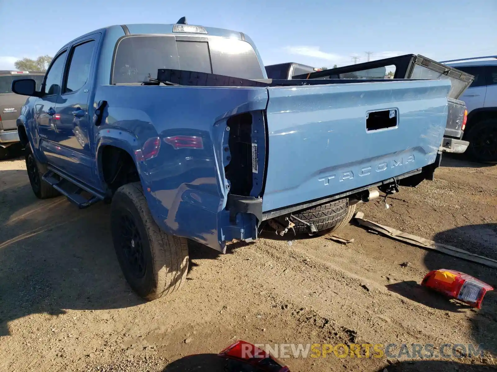 3 Photograph of a damaged car 3TMAZ5CNXKM112156 TOYOTA TACOMA 2019