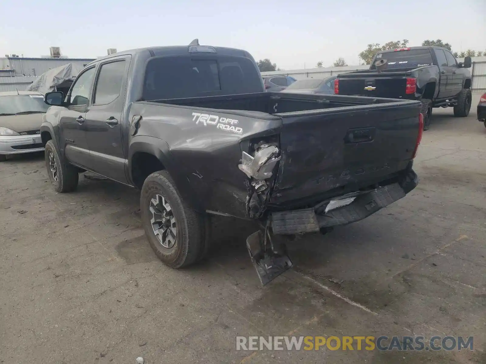 3 Photograph of a damaged car 3TMAZ5CNXKM113887 TOYOTA TACOMA 2019