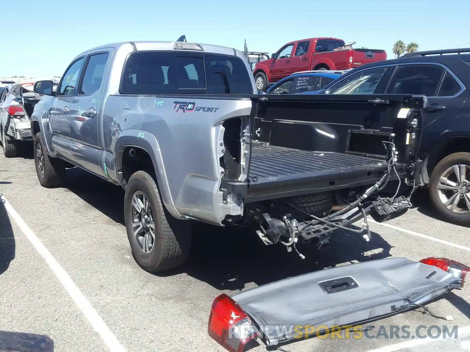 3 Фотография поврежденного автомобиля 3TMBZ5DN9KM022015 TOYOTA TACOMA 2019