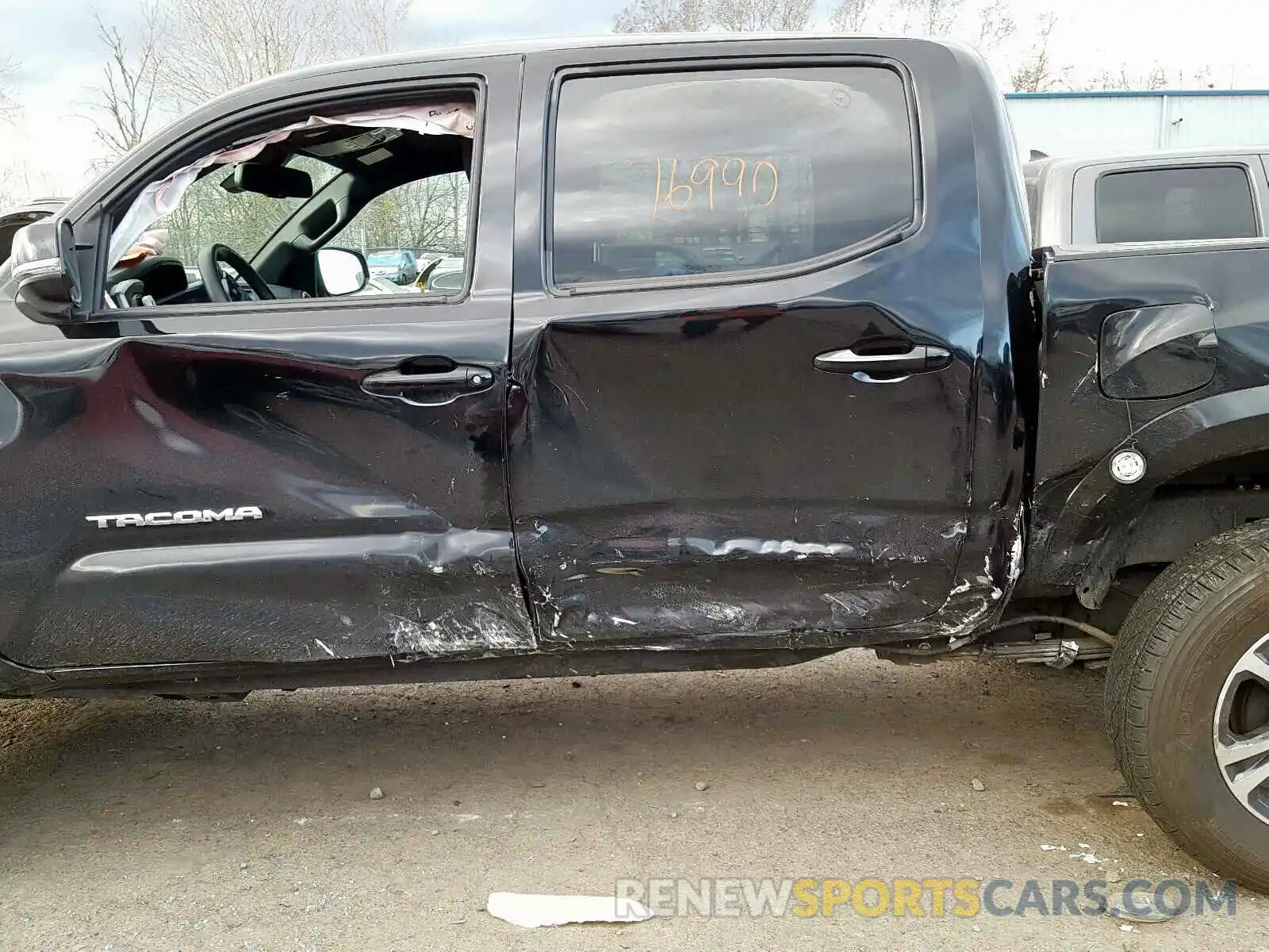 9 Photograph of a damaged car 3TMCZ5AN0KM192305 TOYOTA TACOMA 2019