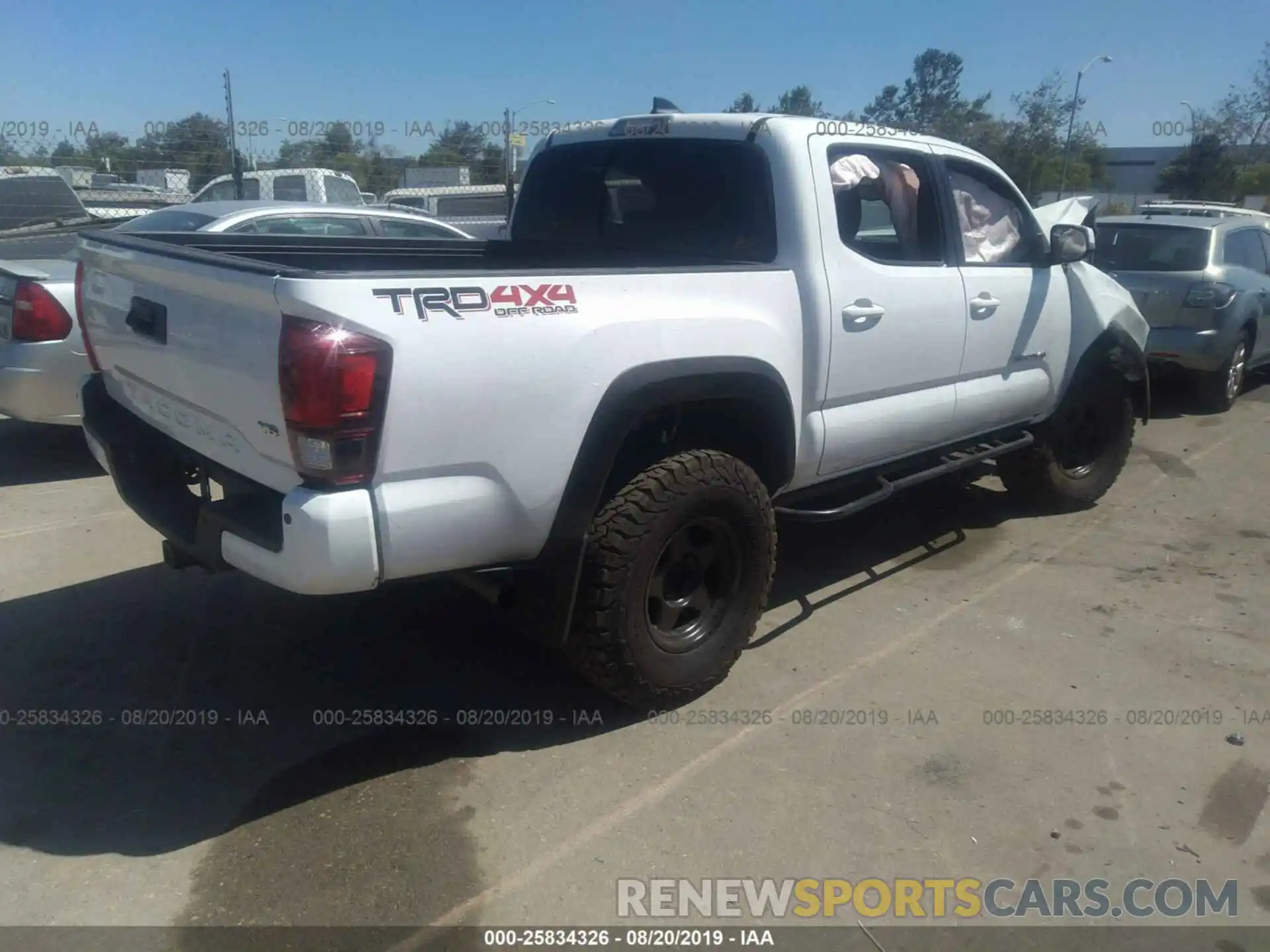 4 Фотография поврежденного автомобиля 3TMCZ5AN0KM196368 TOYOTA TACOMA 2019