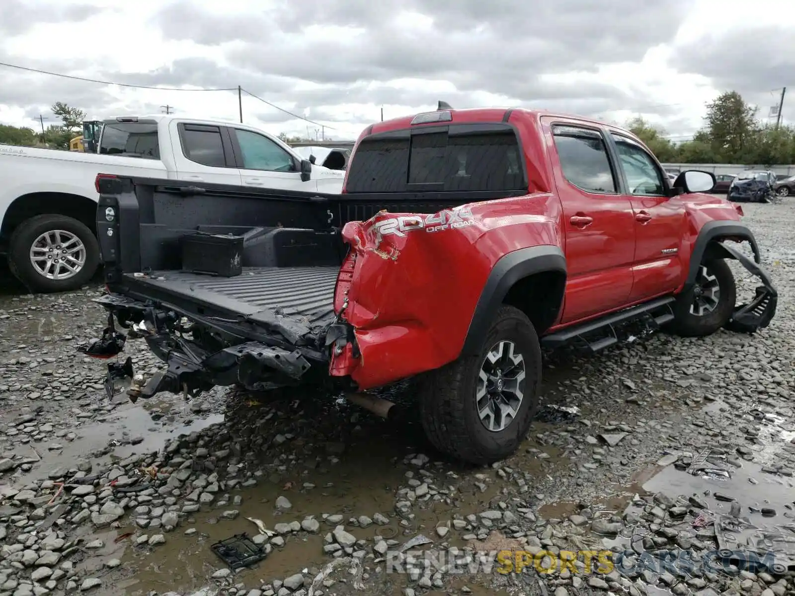 4 Photograph of a damaged car 3TMCZ5AN0KM196614 TOYOTA TACOMA 2019