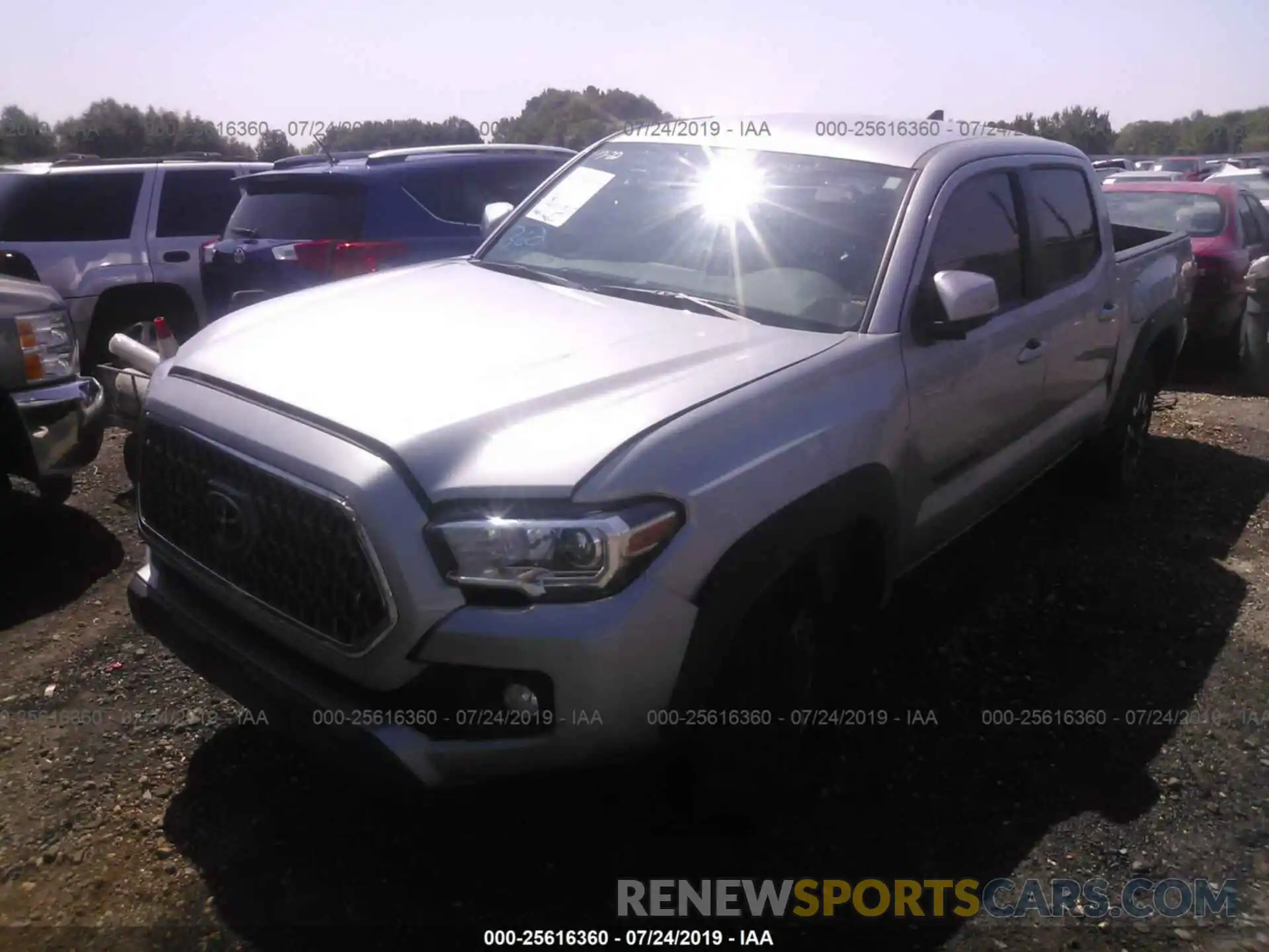 2 Фотография поврежденного автомобиля 3TMCZ5AN0KM202301 TOYOTA TACOMA 2019