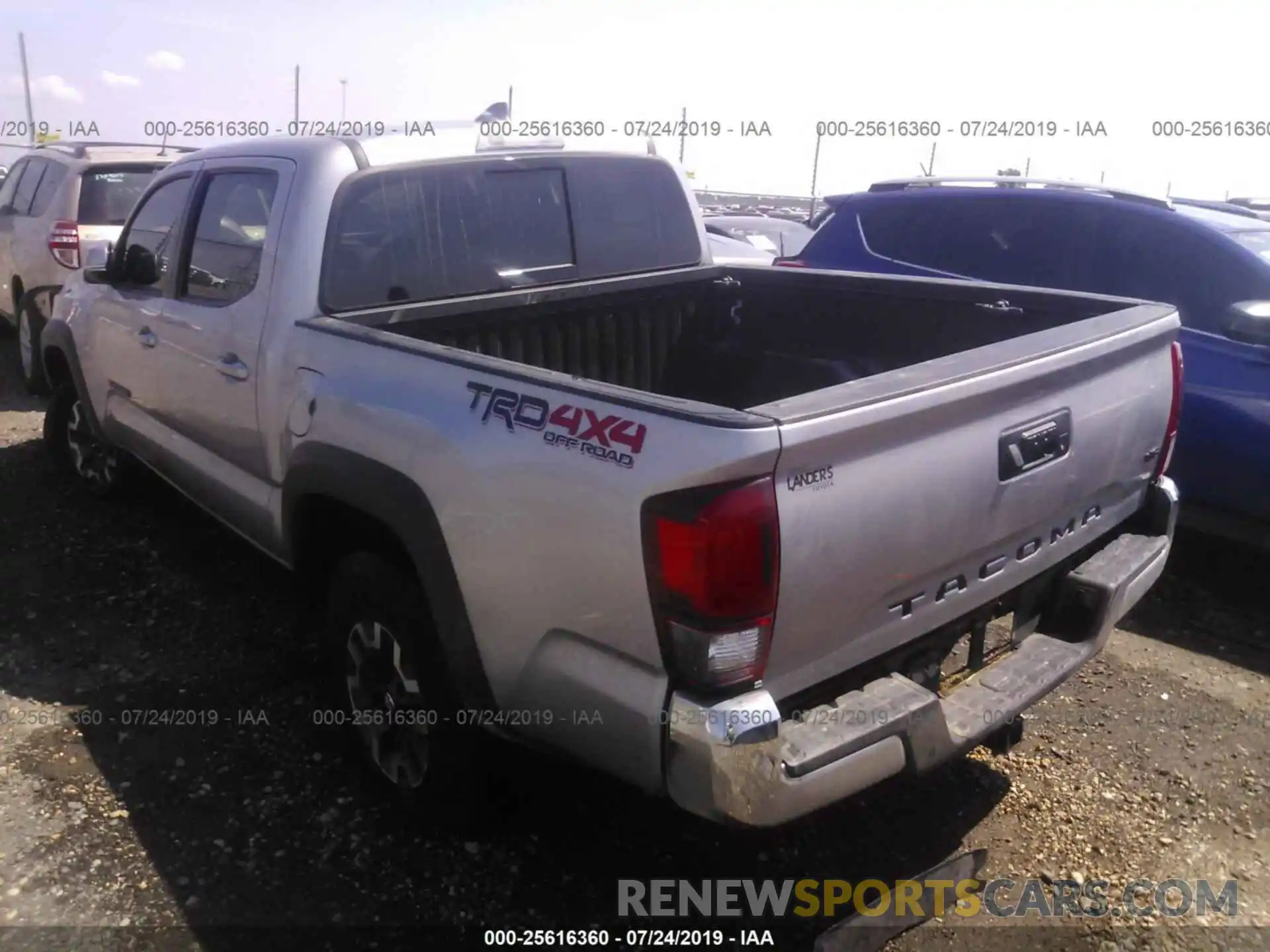 3 Фотография поврежденного автомобиля 3TMCZ5AN0KM202301 TOYOTA TACOMA 2019