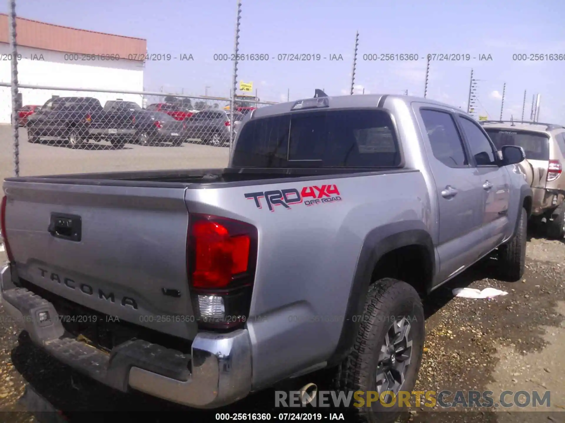 4 Фотография поврежденного автомобиля 3TMCZ5AN0KM202301 TOYOTA TACOMA 2019