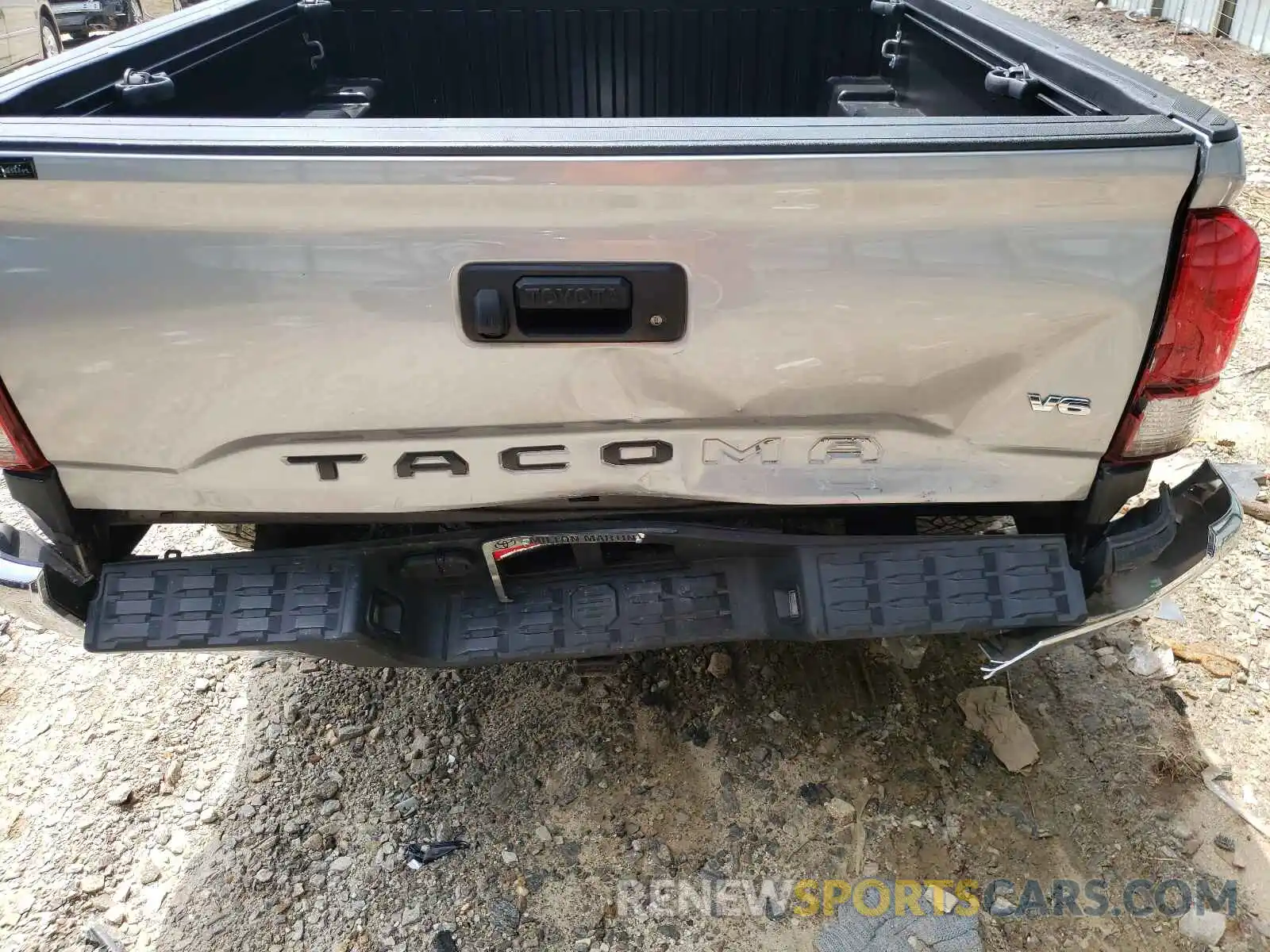 9 Photograph of a damaged car 3TMCZ5AN0KM203724 TOYOTA TACOMA 2019