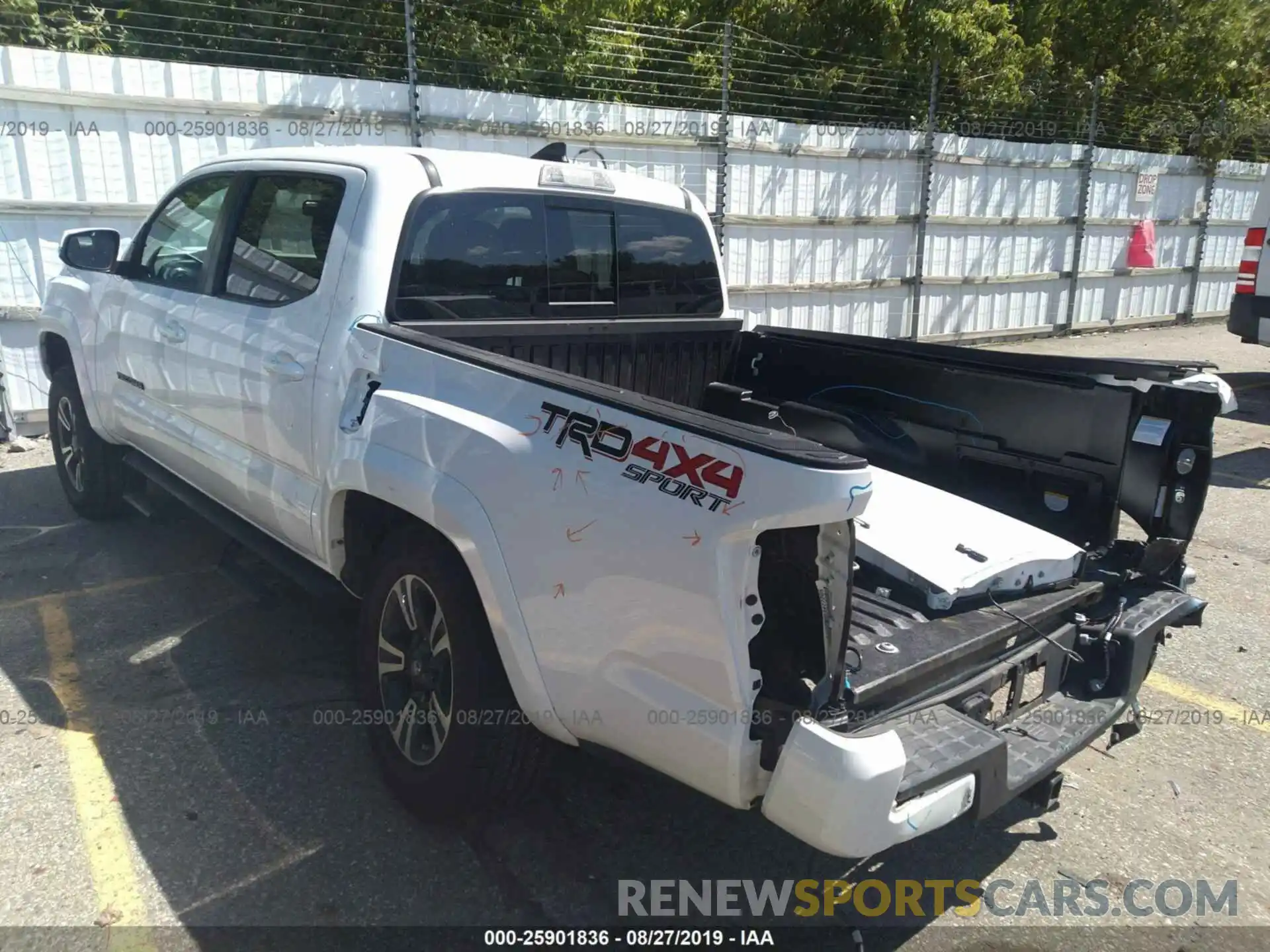 3 Фотография поврежденного автомобиля 3TMCZ5AN0KM207398 TOYOTA TACOMA 2019