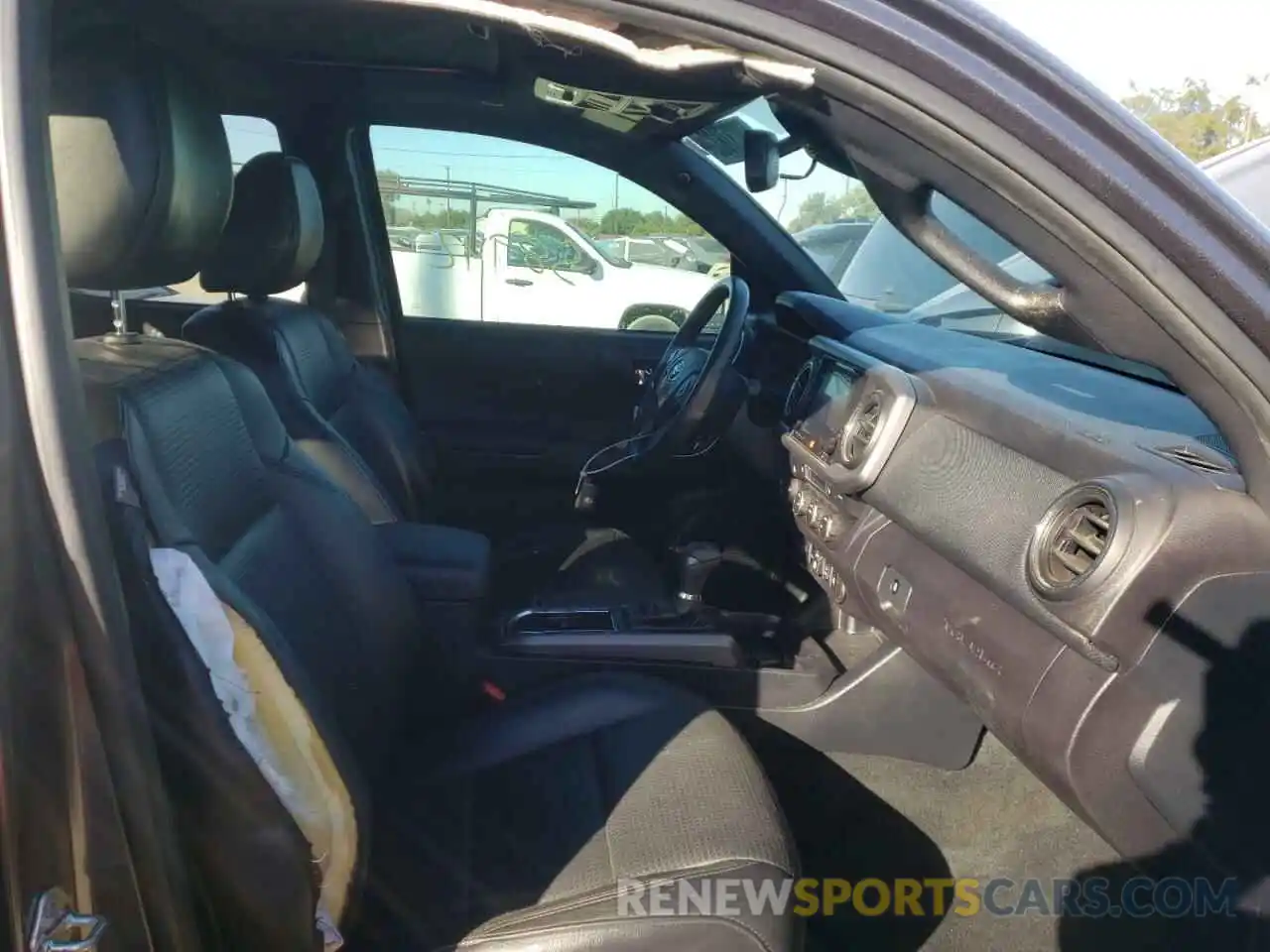 5 Photograph of a damaged car 3TMCZ5AN0KM209359 TOYOTA TACOMA 2019