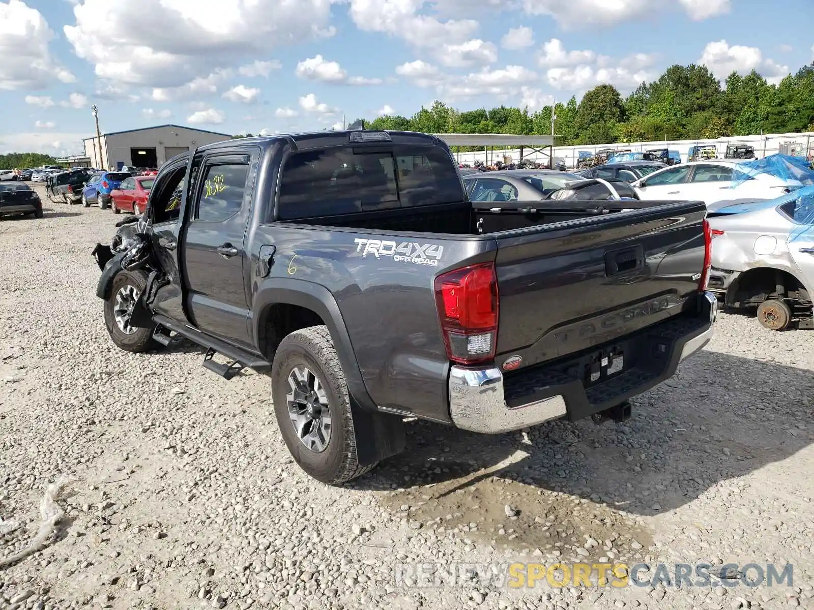 3 Фотография поврежденного автомобиля 3TMCZ5AN0KM210317 TOYOTA TACOMA 2019