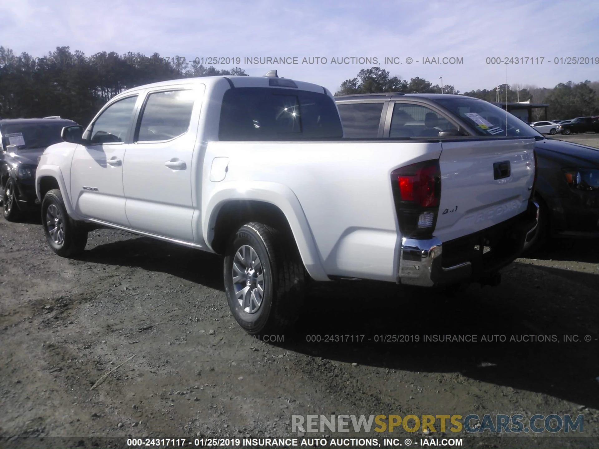 3 Фотография поврежденного автомобиля 3TMCZ5AN0KM216957 TOYOTA TACOMA 2019