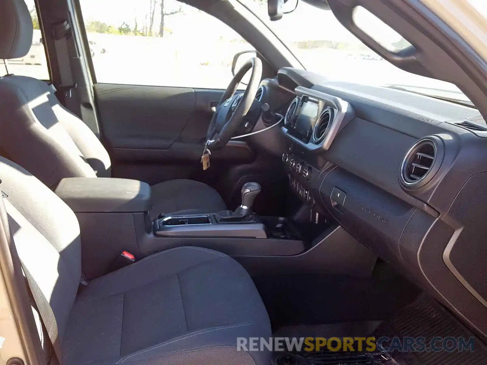 5 Photograph of a damaged car 3TMCZ5AN0KM231846 TOYOTA TACOMA 2019