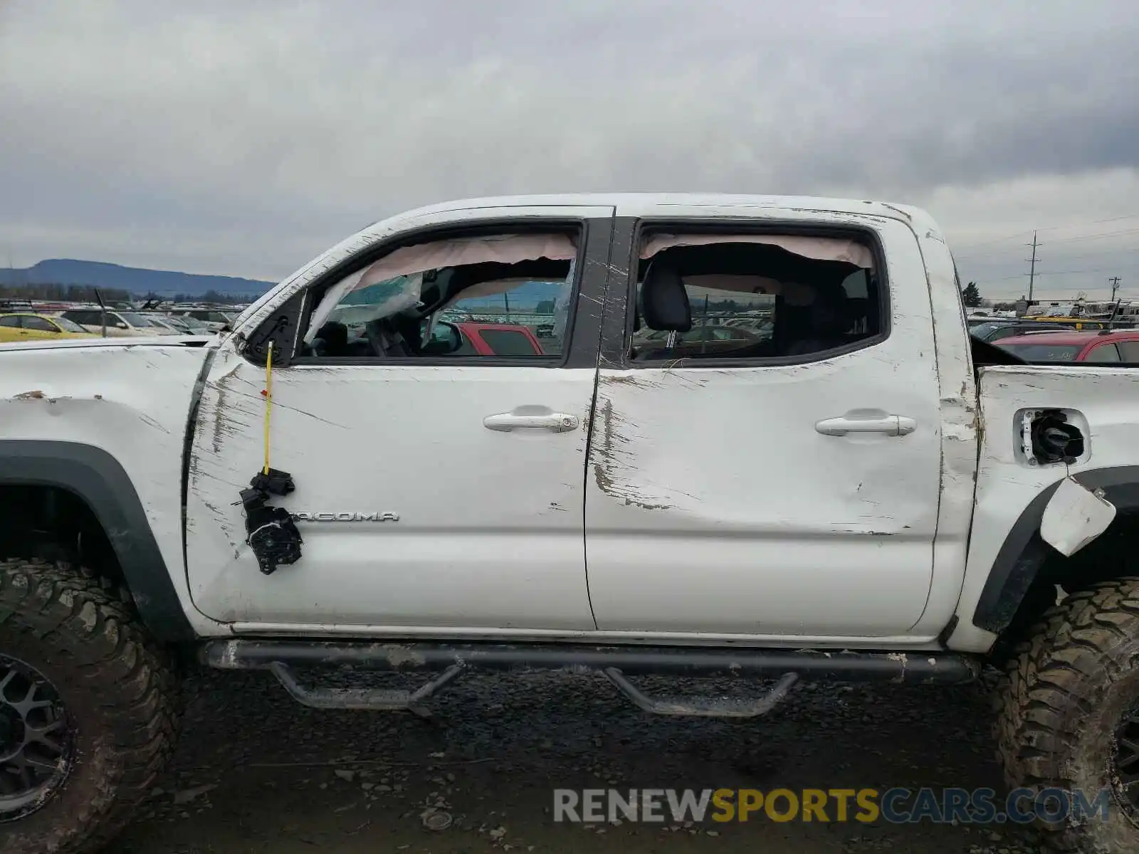 9 Photograph of a damaged car 3TMCZ5AN0KM236013 TOYOTA TACOMA 2019