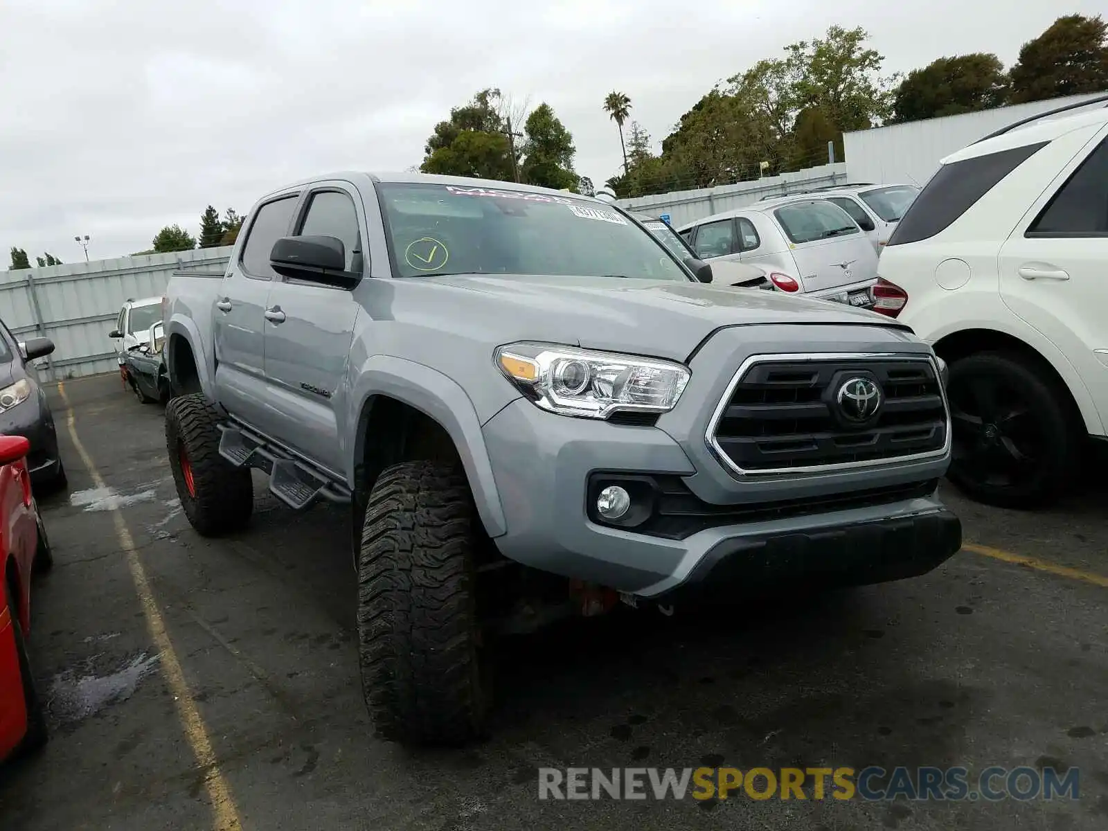 1 Photograph of a damaged car 3TMCZ5AN0KM250171 TOYOTA TACOMA 2019