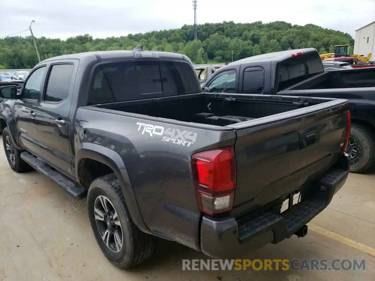 3 Photograph of a damaged car 3TMCZ5AN0KM255628 TOYOTA TACOMA 2019