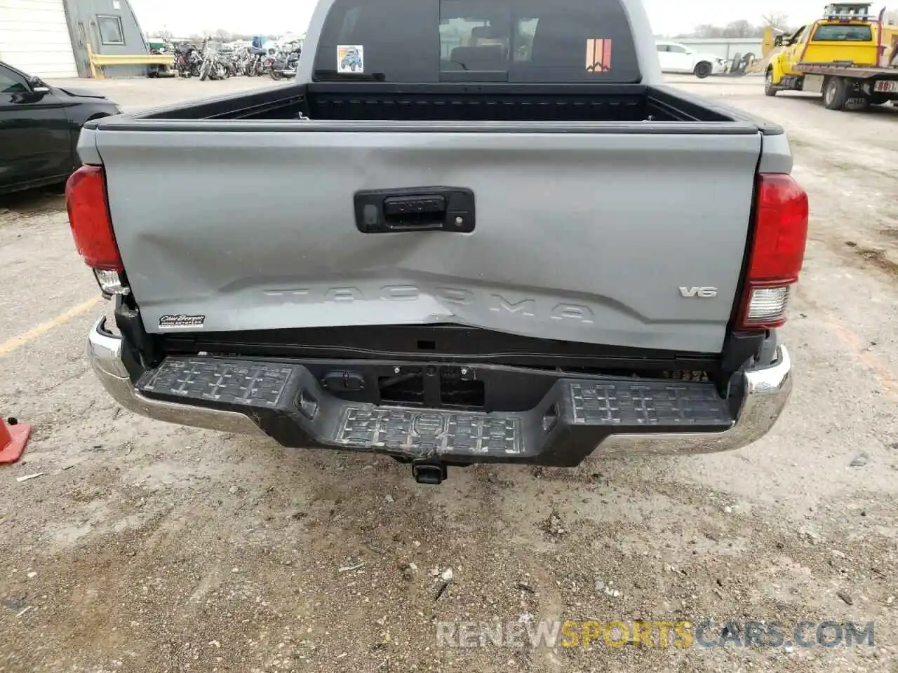 9 Photograph of a damaged car 3TMCZ5AN0KM266340 TOYOTA TACOMA 2019