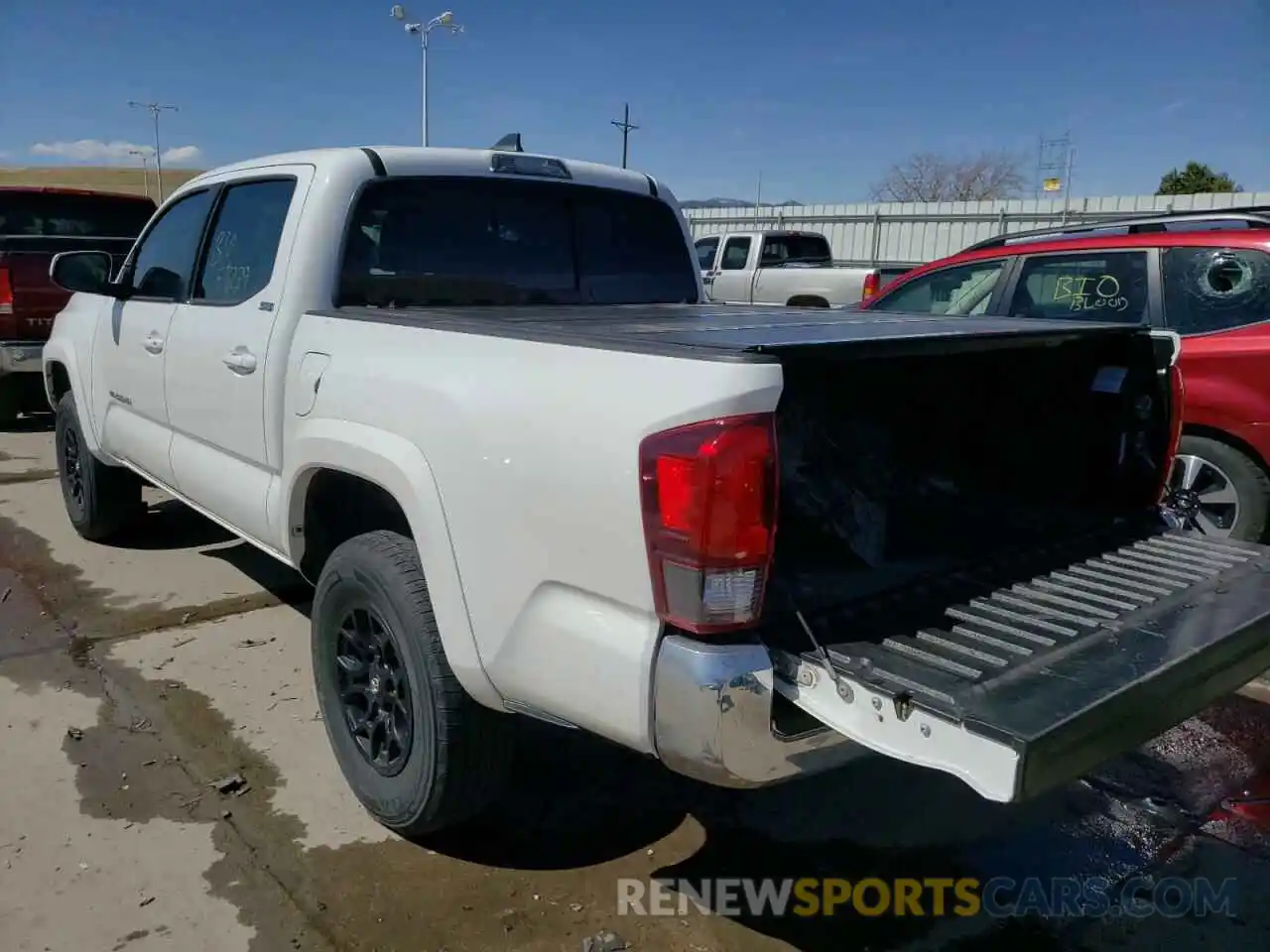 3 Photograph of a damaged car 3TMCZ5AN0KM271537 TOYOTA TACOMA 2019