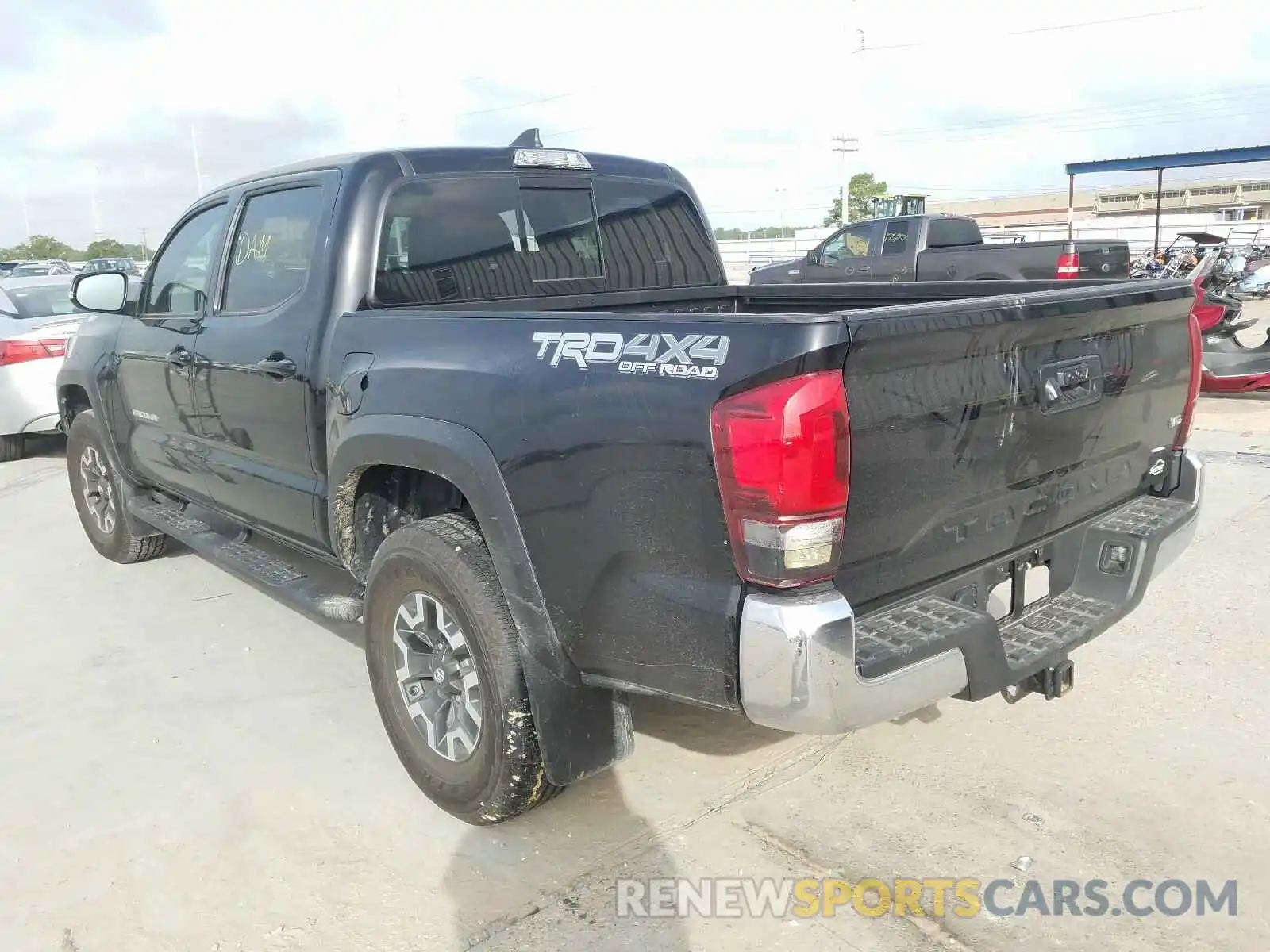 3 Фотография поврежденного автомобиля 3TMCZ5AN0KM279752 TOYOTA TACOMA 2019