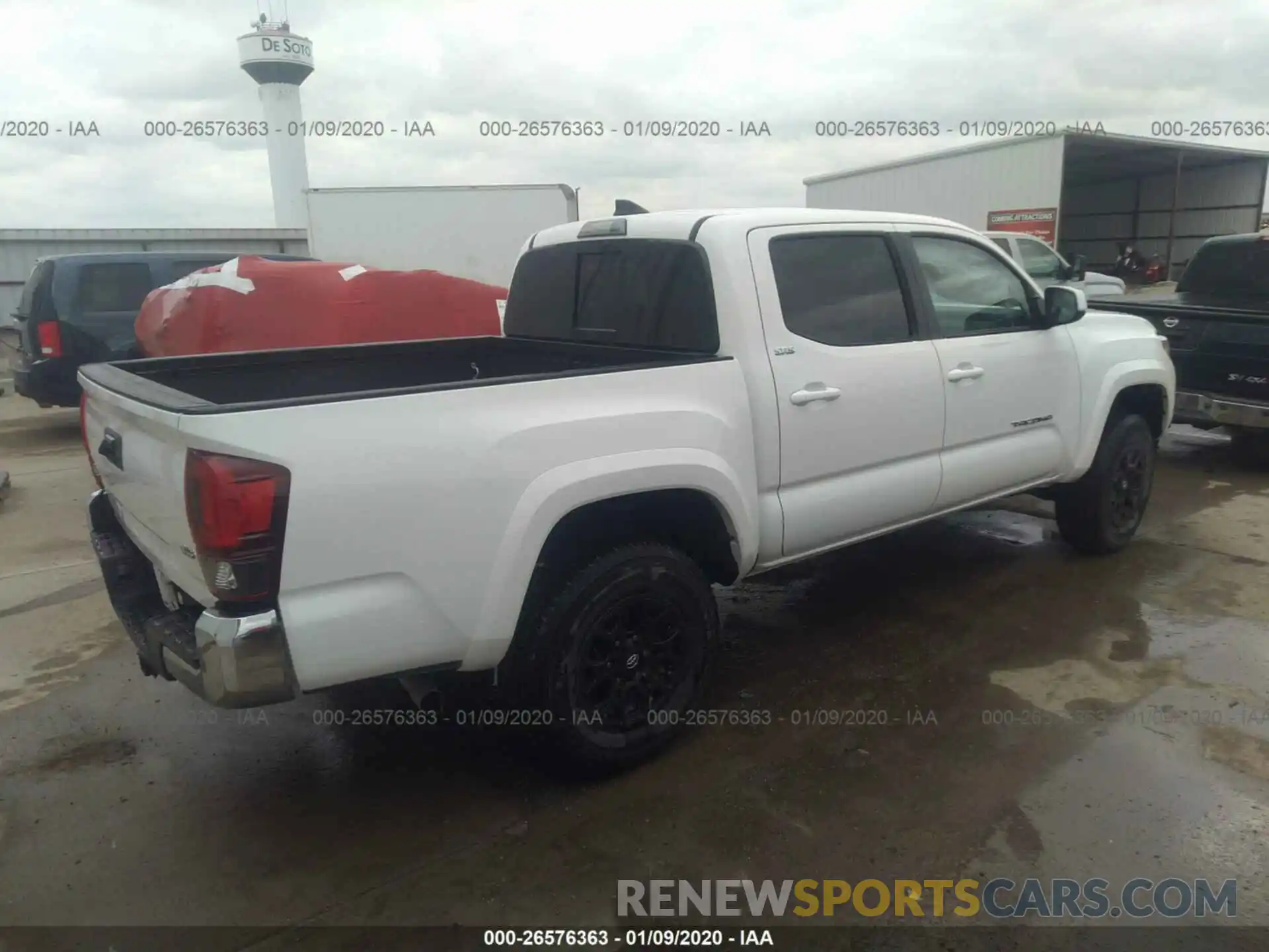 4 Photograph of a damaged car 3TMCZ5AN0KM284272 TOYOTA TACOMA 2019