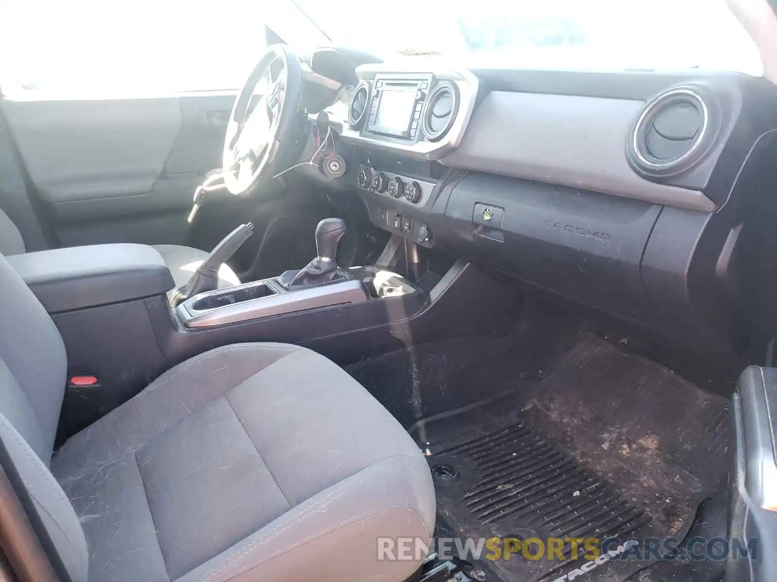 5 Photograph of a damaged car 3TMCZ5AN0KM286538 TOYOTA TACOMA 2019