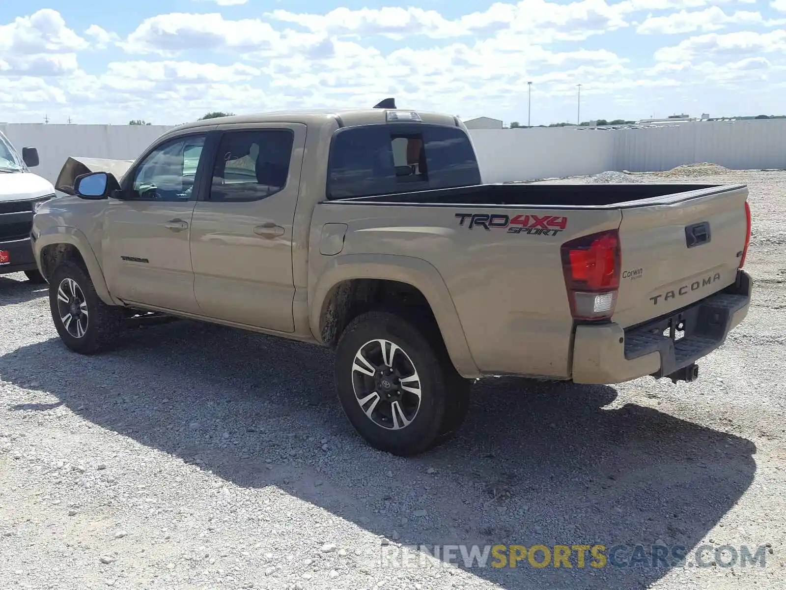 3 Фотография поврежденного автомобиля 3TMCZ5AN0KM287964 TOYOTA TACOMA 2019