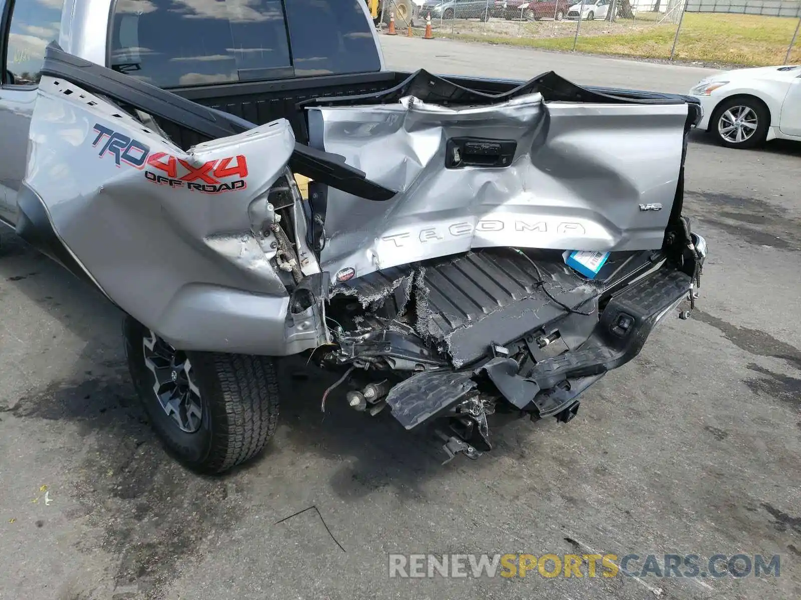 9 Photograph of a damaged car 3TMCZ5AN1KM198288 TOYOTA TACOMA 2019