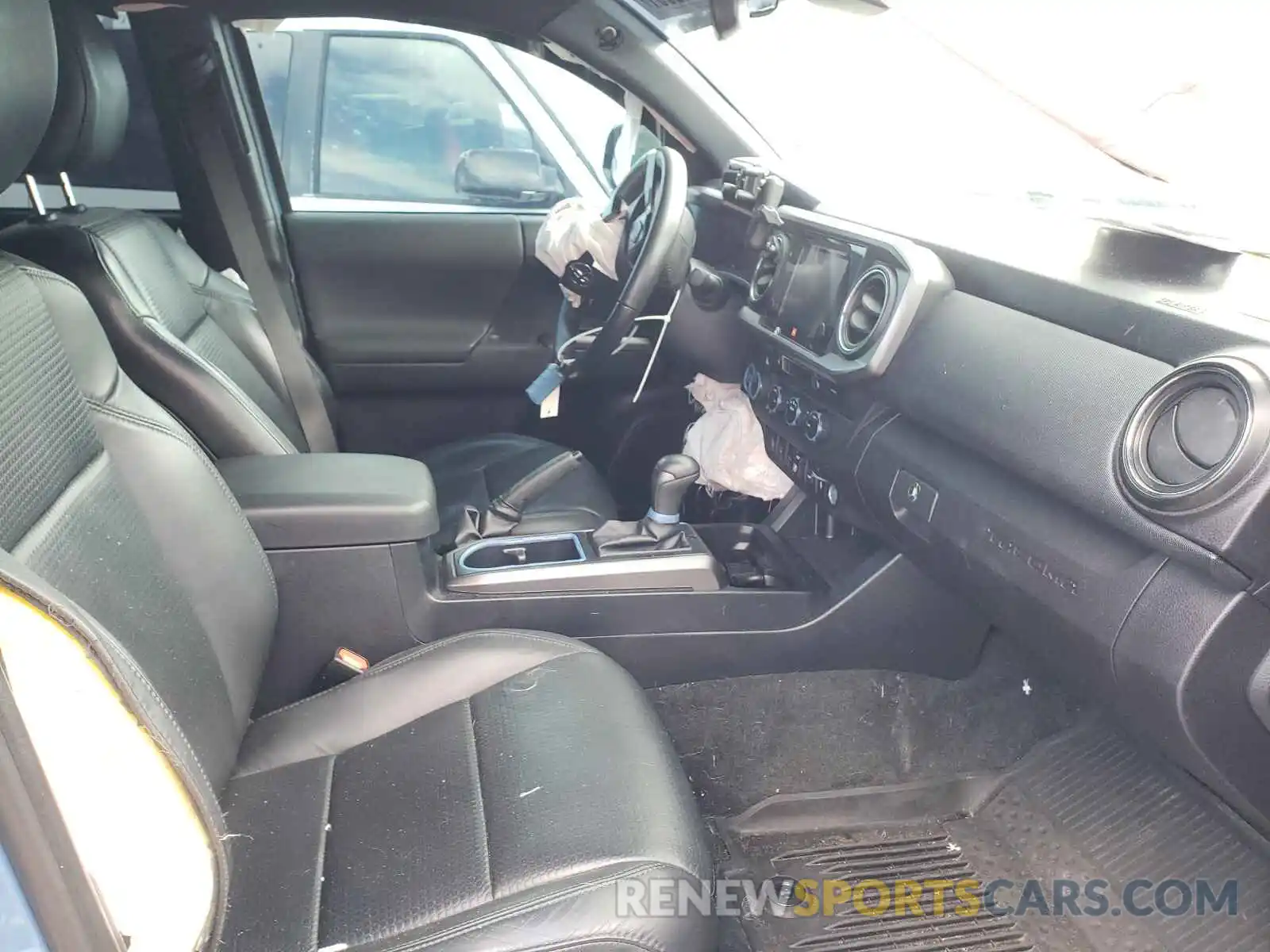 5 Photograph of a damaged car 3TMCZ5AN1KM208964 TOYOTA TACOMA 2019