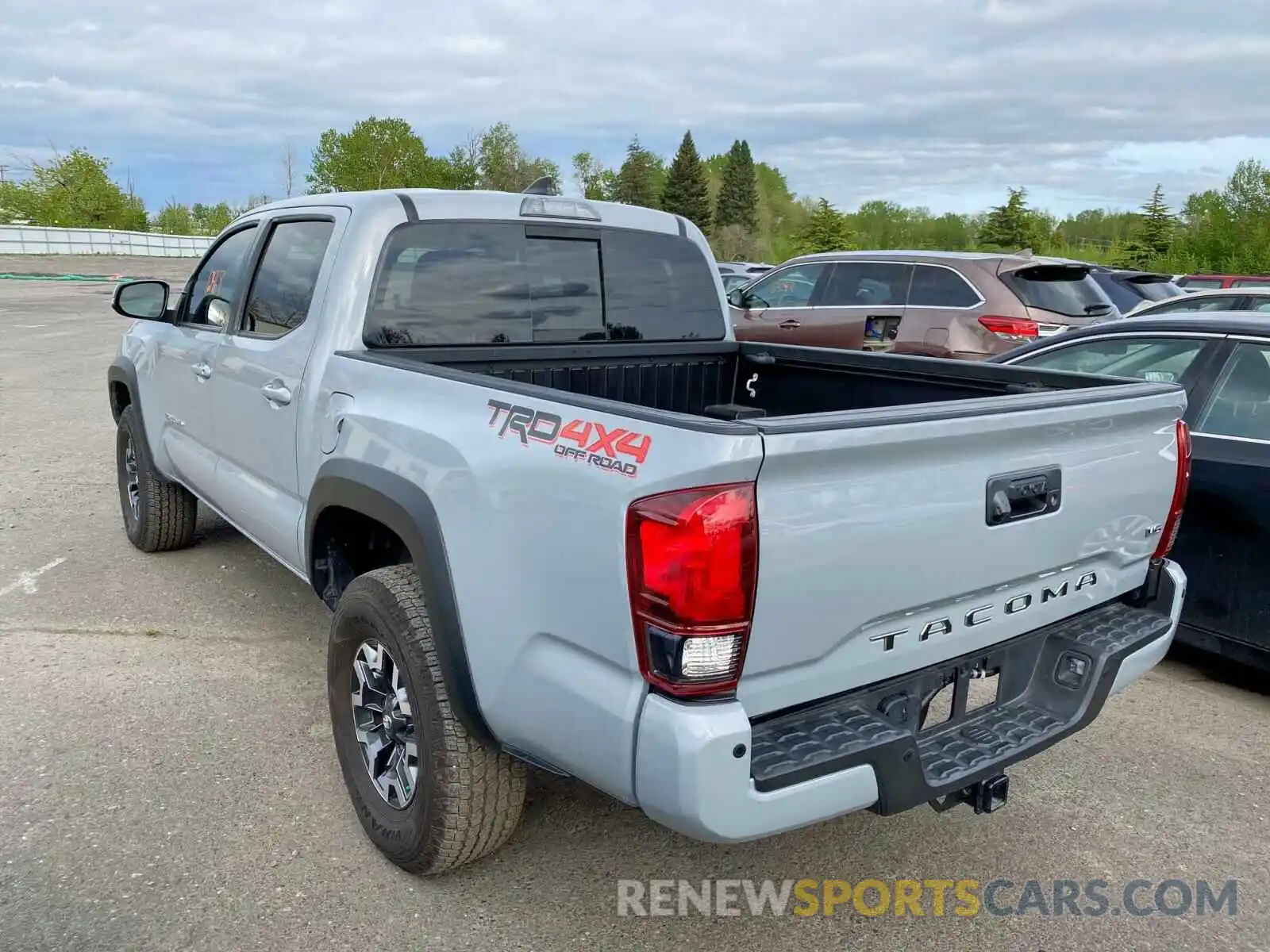 3 Photograph of a damaged car 3TMCZ5AN1KM209743 TOYOTA TACOMA 2019