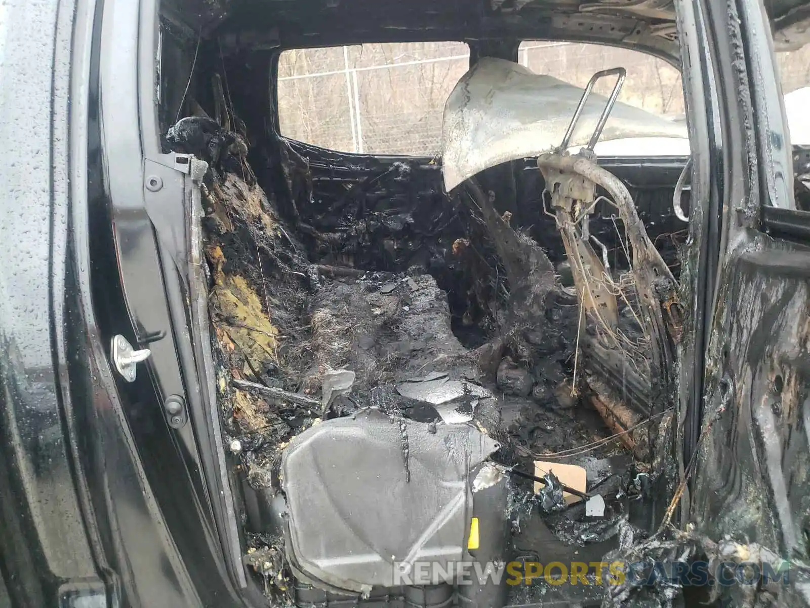 6 Photograph of a damaged car 3TMCZ5AN1KM211203 TOYOTA TACOMA 2019