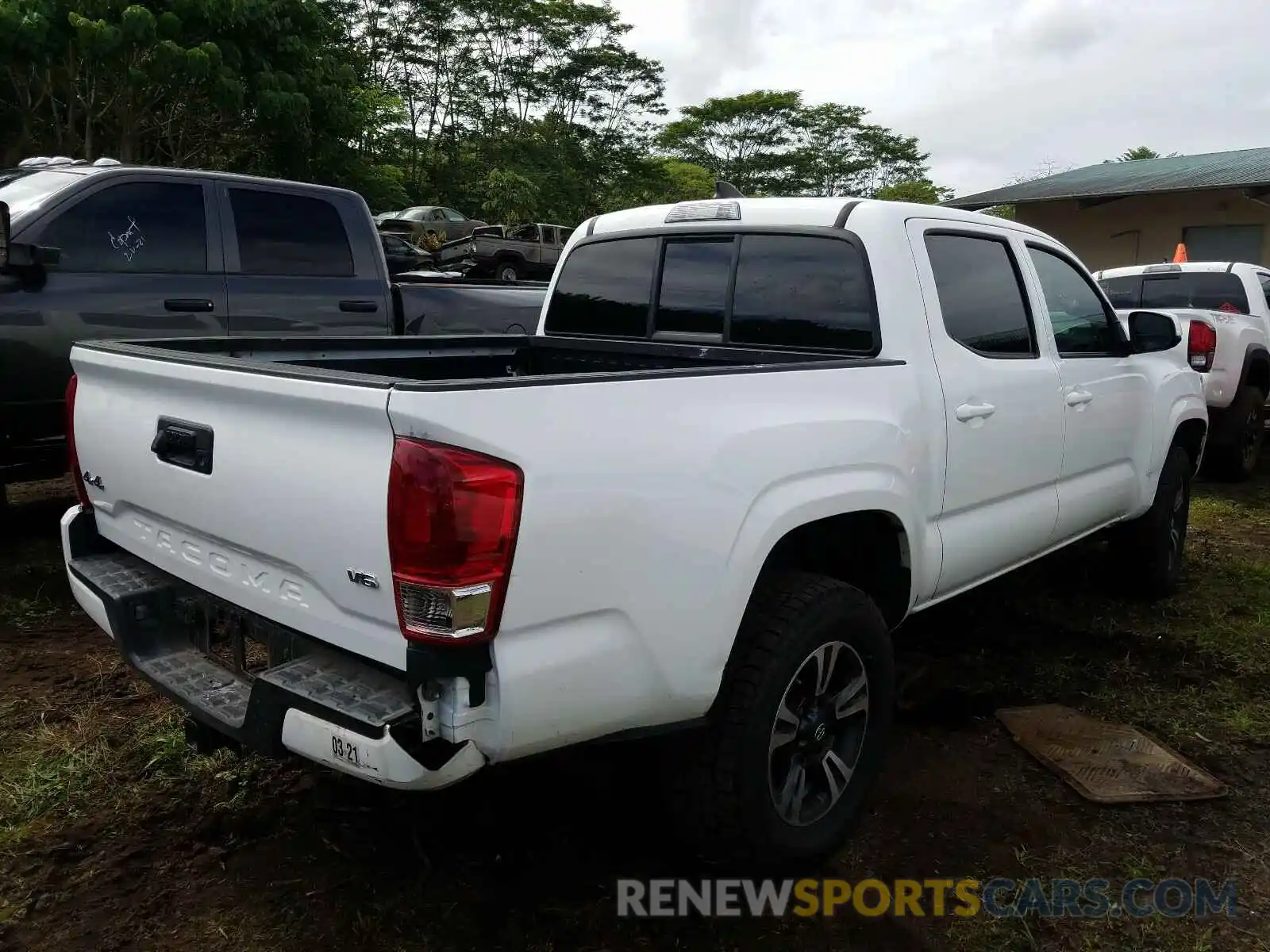 4 Photograph of a damaged car 3TMCZ5AN1KM220015 TOYOTA TACOMA 2019