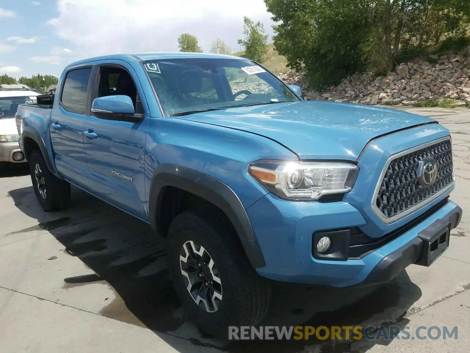 1 Photograph of a damaged car 3TMCZ5AN1KM242368 TOYOTA TACOMA 2019