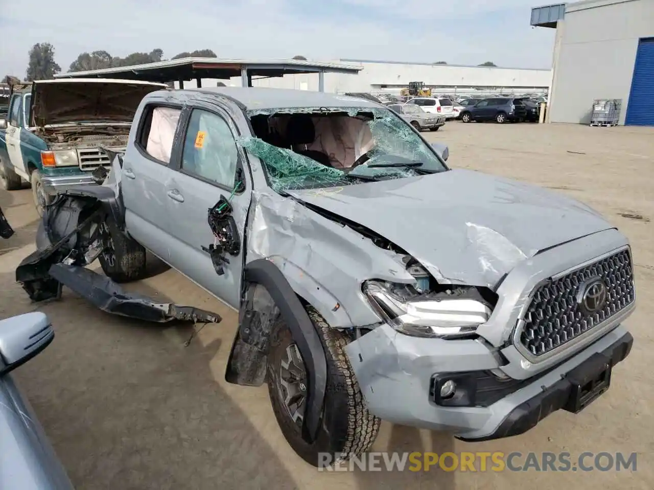 1 Фотография поврежденного автомобиля 3TMCZ5AN1KM257324 TOYOTA TACOMA 2019