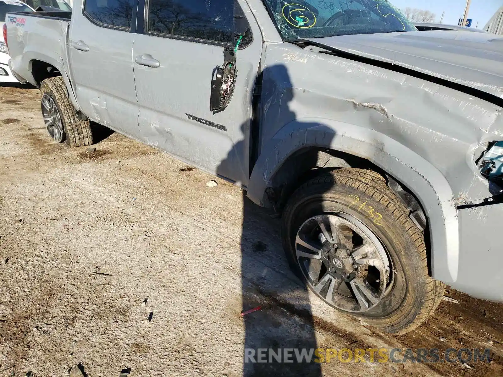 9 Photograph of a damaged car 3TMCZ5AN1KM261860 TOYOTA TACOMA 2019