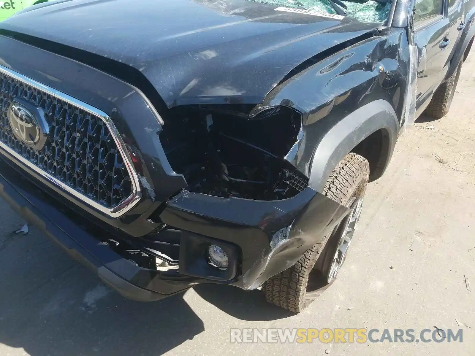 9 Photograph of a damaged car 3TMCZ5AN1KM264256 TOYOTA TACOMA 2019